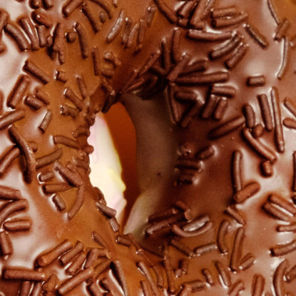 Quadro Moderno Donuts Glassate Al Cioccolato E Vaniglia Su Sfondo Giallo foo53 quadro stampato su tela