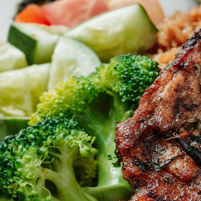 Quadro Moderno Grigliata Di Carne Con Riso Verdure E Uovo Fritto foo60 quadro stampato su tela