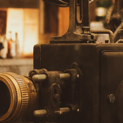 Quadro Moderno Macchina Da Proiezione Vintage In Un Ambiente Retrò foo77 quadro stampato su tela