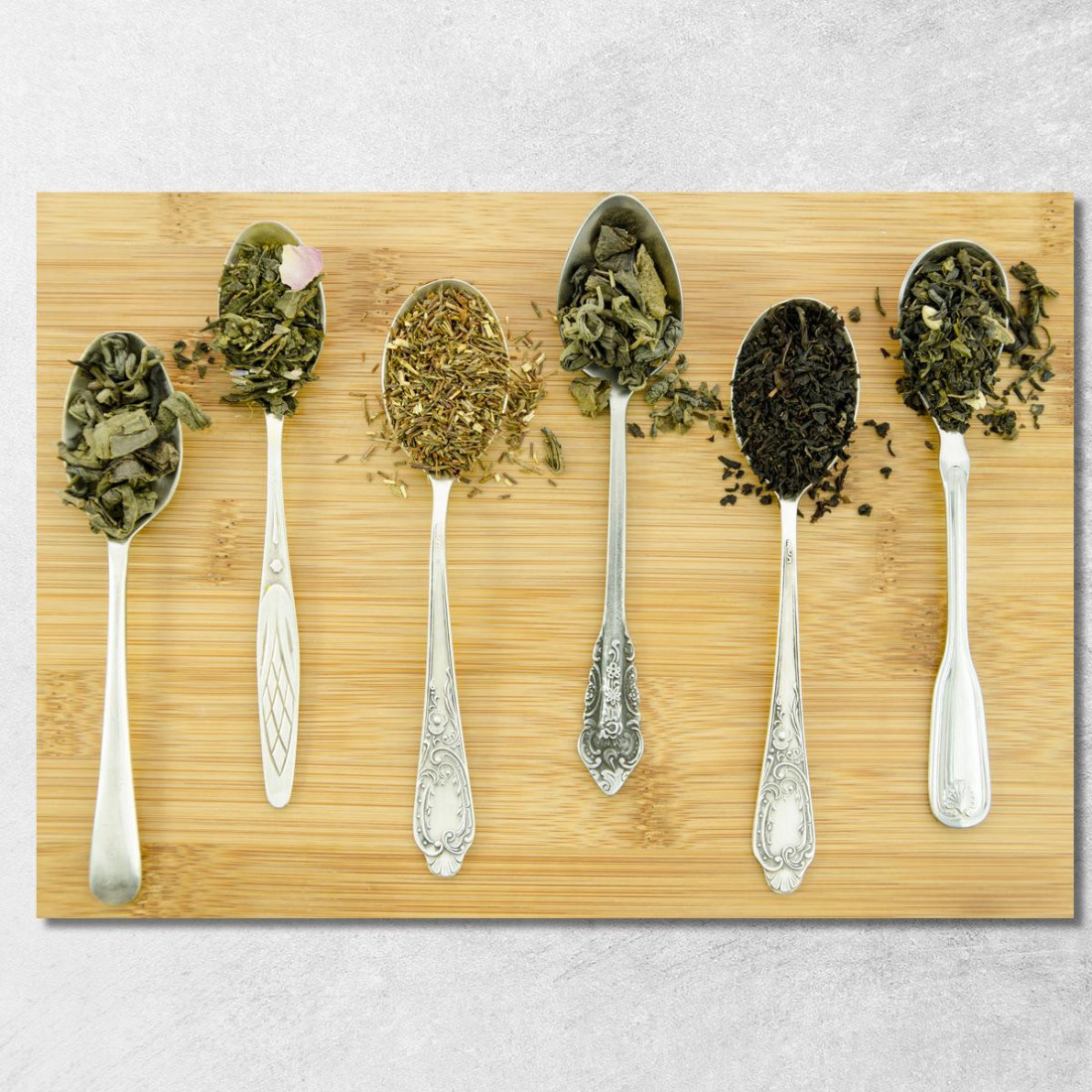 Quadro Moderno Selezione Di Tè In Cucchiai D'Argento Su Tavola Di Legno foo99 quadro stampato su tela
