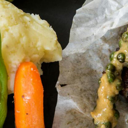 Quadro Moderno Tagliata Di Manzo Al Pepe Verde Con Verdure Mist foo110 quadro stampato su tela